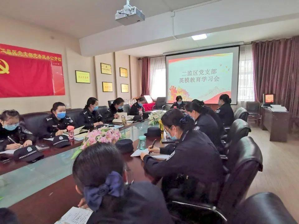 小猪佩奇玩躲避球2